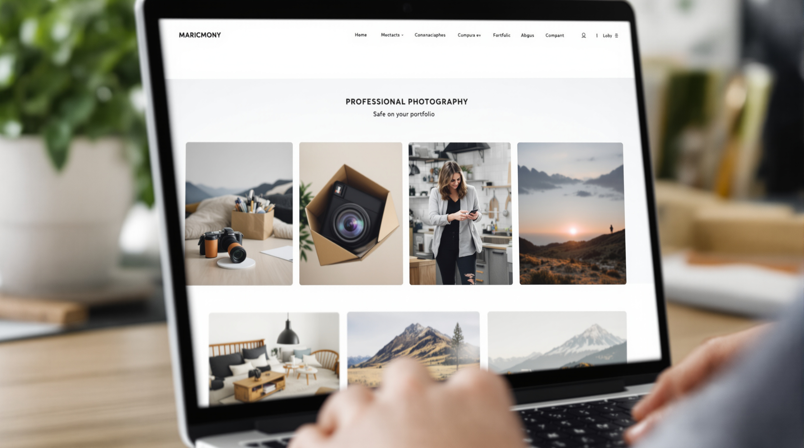 Atmosphère de studio — photographe en attente de la lumière parfaite